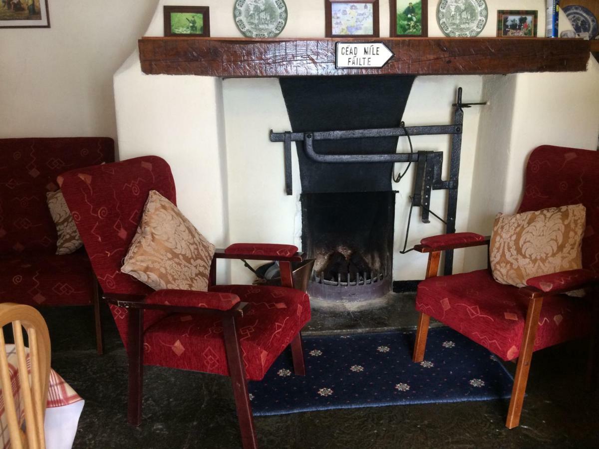 Ballycrossaun Cummins Cottages מראה חיצוני תמונה